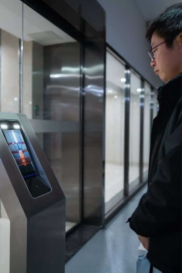 RECONOCIMEITNO FACIAL Y CONTROL DE ACCESOS